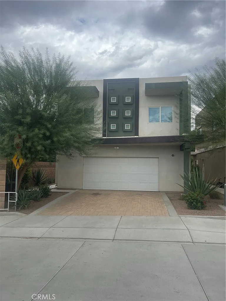 4 bed, 2.5 bath, 1600 sqft, $2,995 — Photo 1