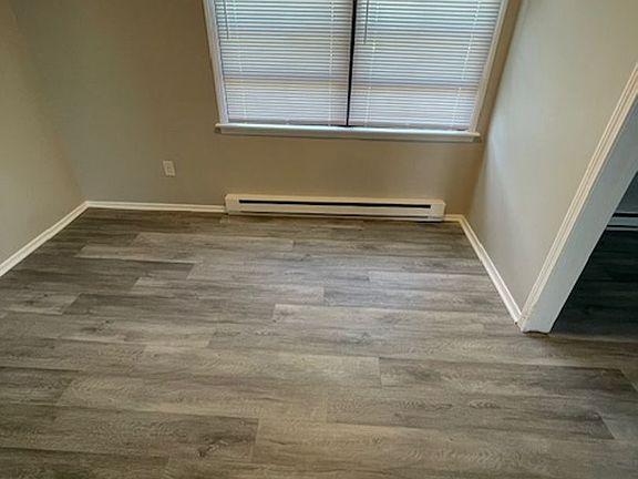 5th image of 1059-1071 Memorial Ave #6