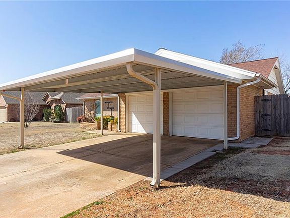 3rd image of 609 S Silver Leaf Dr