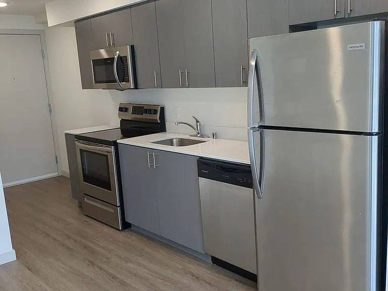 6404 Roosevelt Apartments — Photo 6