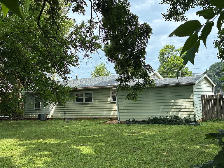 504 E Sunshine St — Photo 17