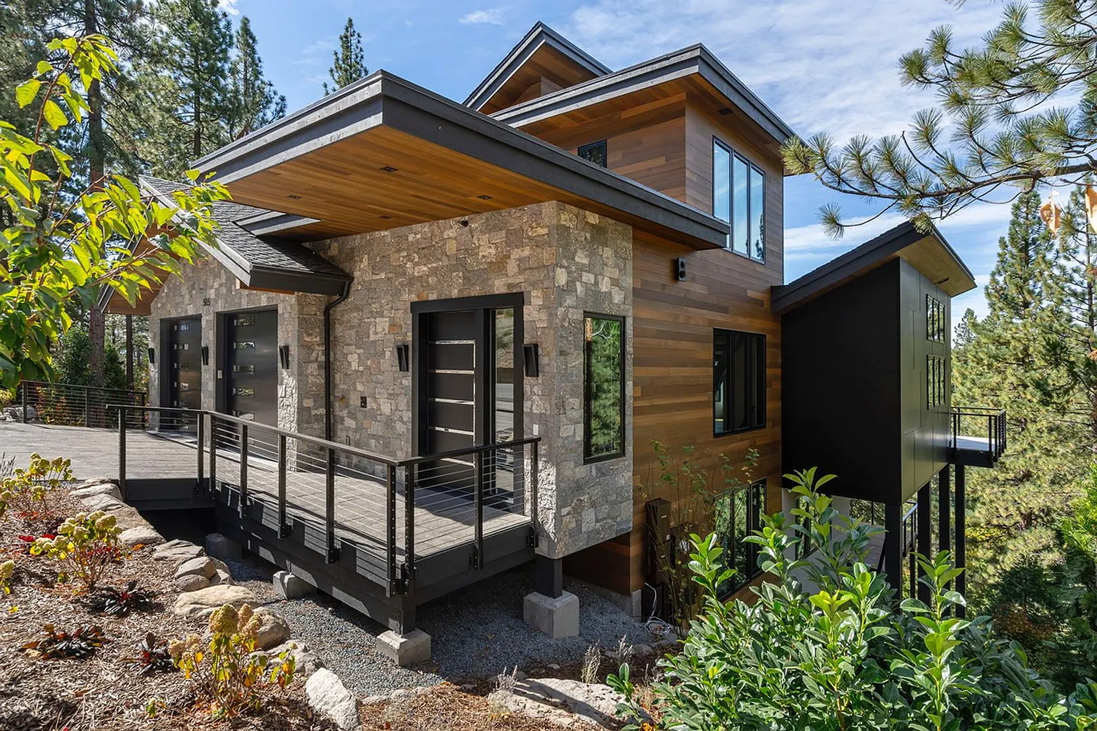 565 Driver Way photo 1