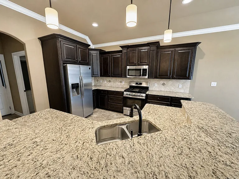 922 Antler Dr — Photo 3