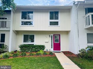 102 Hayloft Ct, Sterling, VA 20164