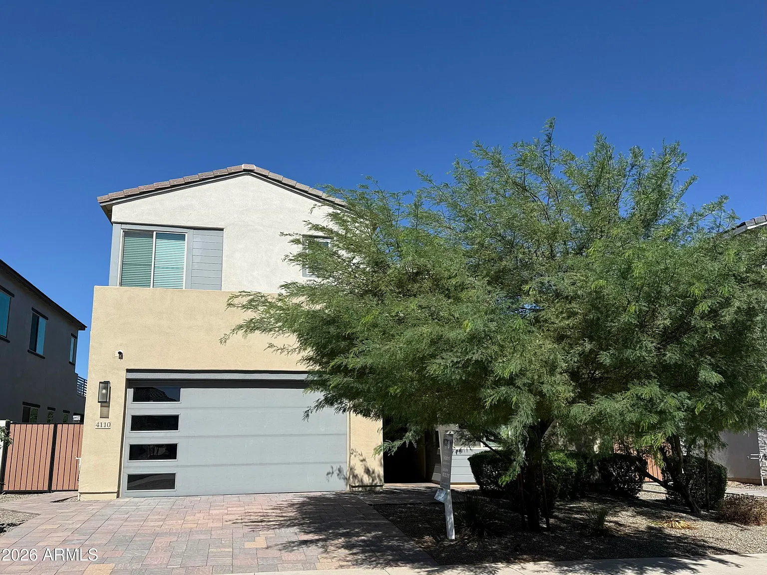 5 bed, 4.5 bath, 3923 sqft, $4,300 — Photo 2