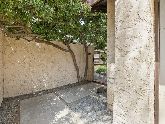 4th image of 1802 E Four Creeks Ct