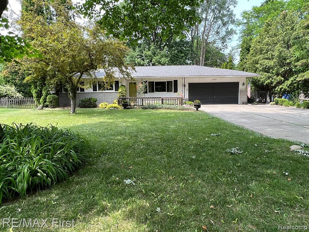2433 Girard St, Warren, MI 48092 Zillow