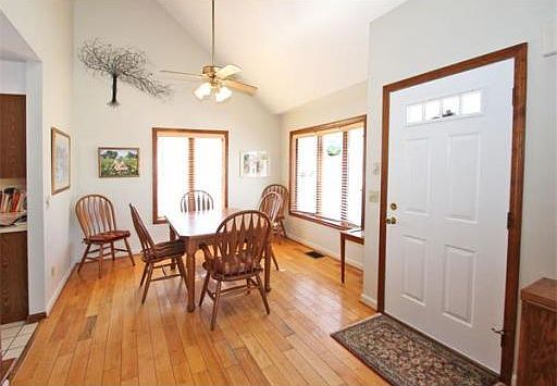 3rd image of 17 Amesbury Ave