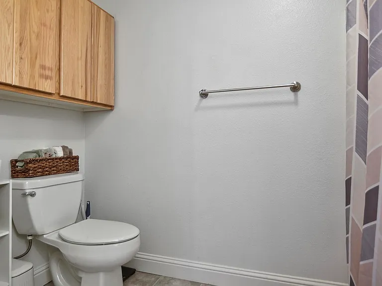 1645 NE Merman Dr #B101 — Photo 10