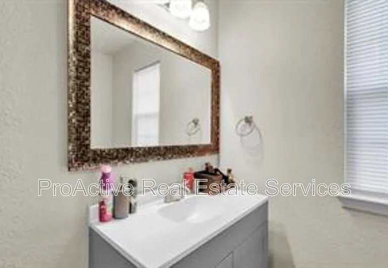 223 N 7th St — Photo 16