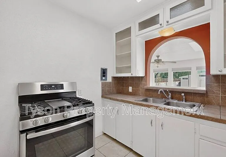 310 Truman St NE — Photo 11