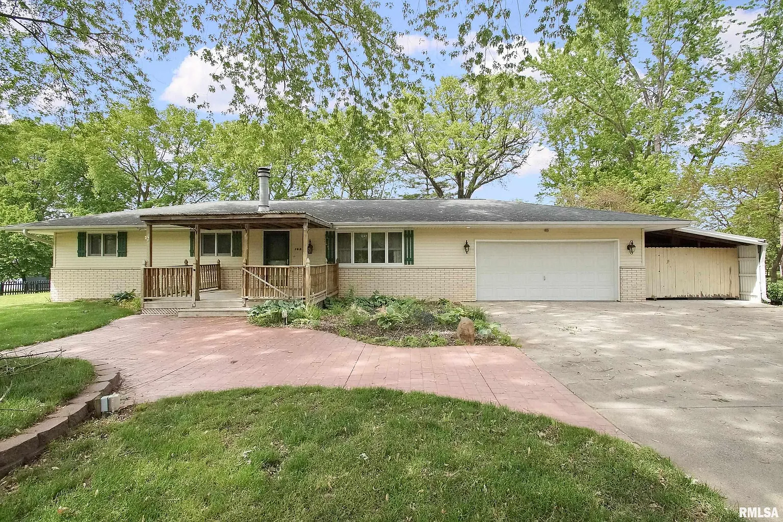 102 Della St photo 1
