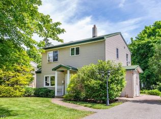 9 Village Rd, Pompton Plains, NJ 07444