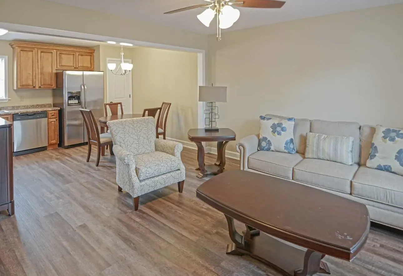 Jackson West Apartments — Photo 4