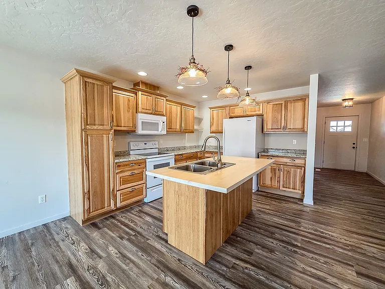262 Ash Loop — Photo 2