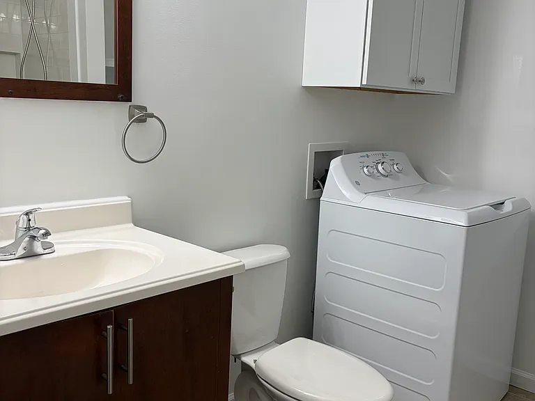 Bathroom/Laundry