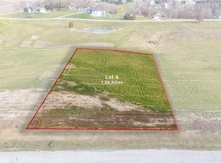 4 Leighton Ln, Oxford, IA 52322