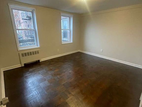 4th image of 103 Chancellor Ave #12B