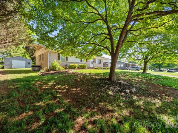 136 Kent Dr, Forest City, NC 28043