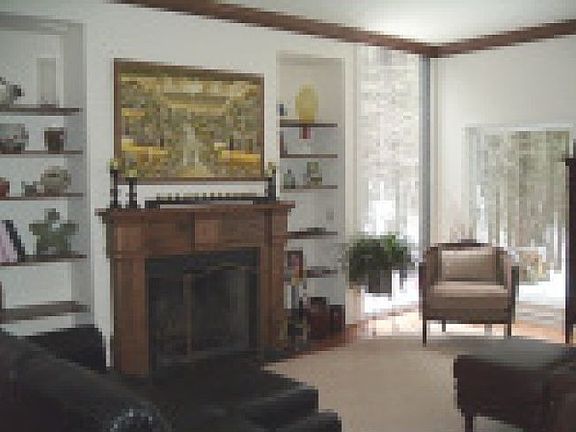 3rd image of 446 Brentwood Dr