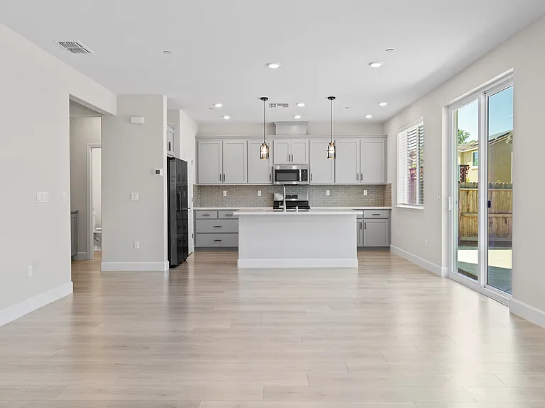 548 Aliki Dr — Photo 27