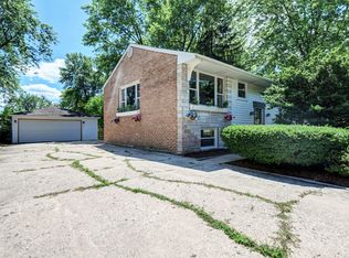 232 Vernon Dr, Bolingbrook, IL 60440