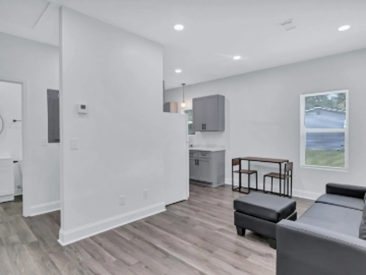 700 Carmen Ave — Photo 4