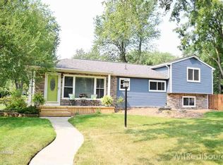698 Pleasant Rdg, Lake Orion, MI 48362