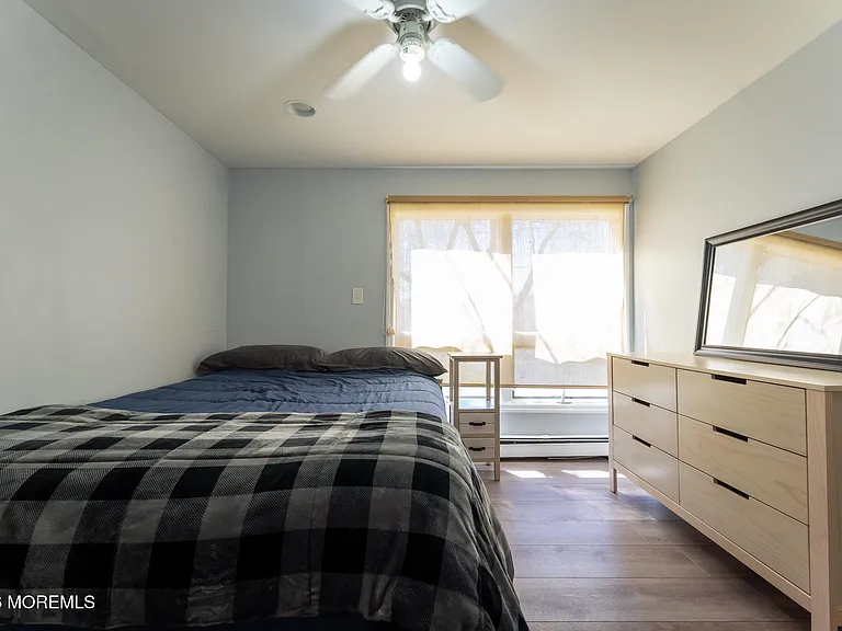 406 Lawrence Dr — Photo 10