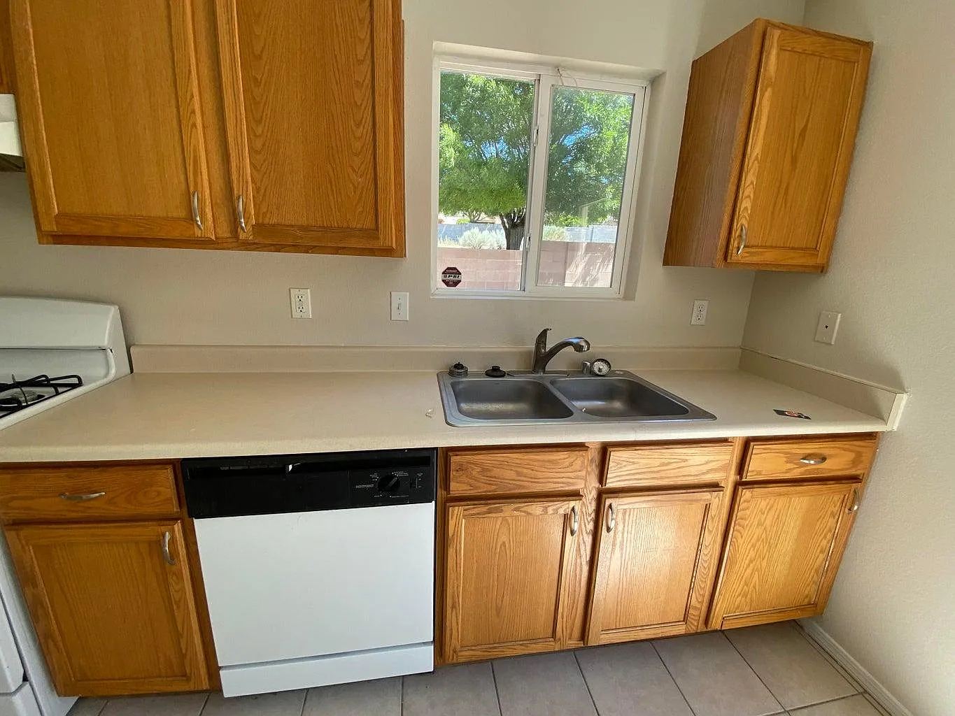 3 bed, 1314 sqft, $1,990 — Photo 4