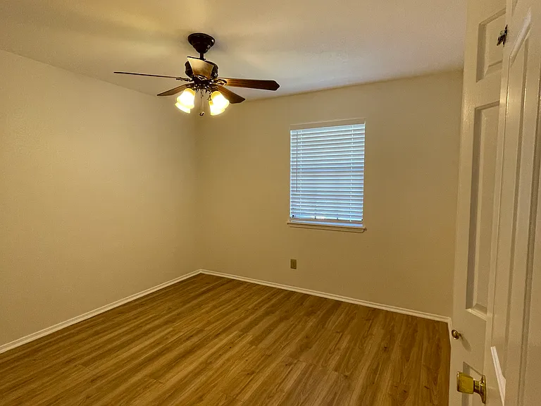 4400 Odessa Dr — Photo 14