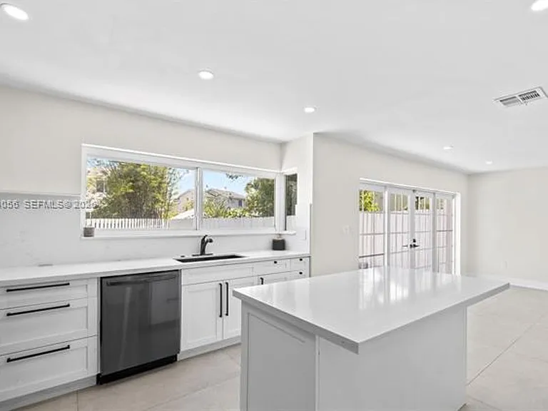 9547 SW 146th Pl — Photo 15