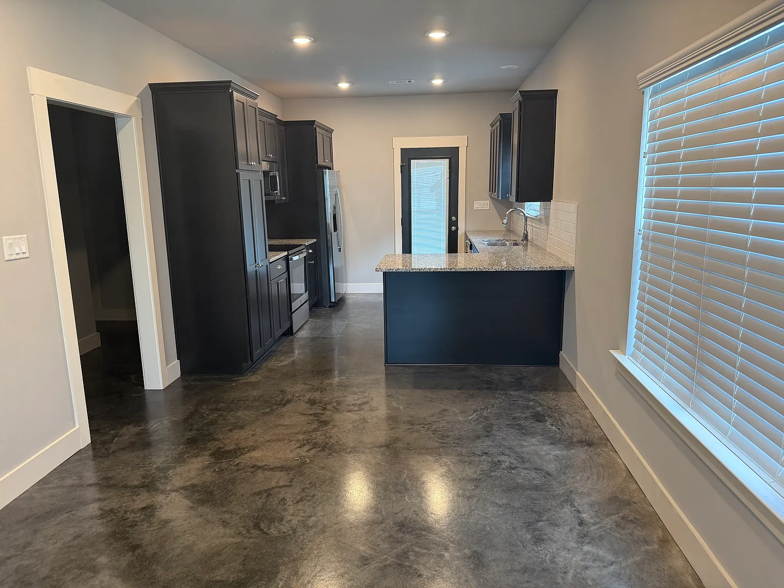 3 bed, 1416 sqft, $1,600 — Photo 4