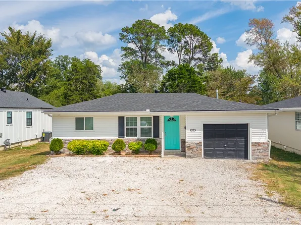 1023 S B St, Rogers, AR 72756