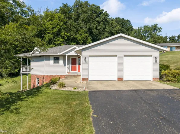 1696 N Hill Rd NW, Dover, OH 44622