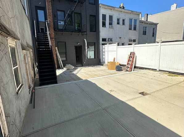587 Onderdonk Ave #1R