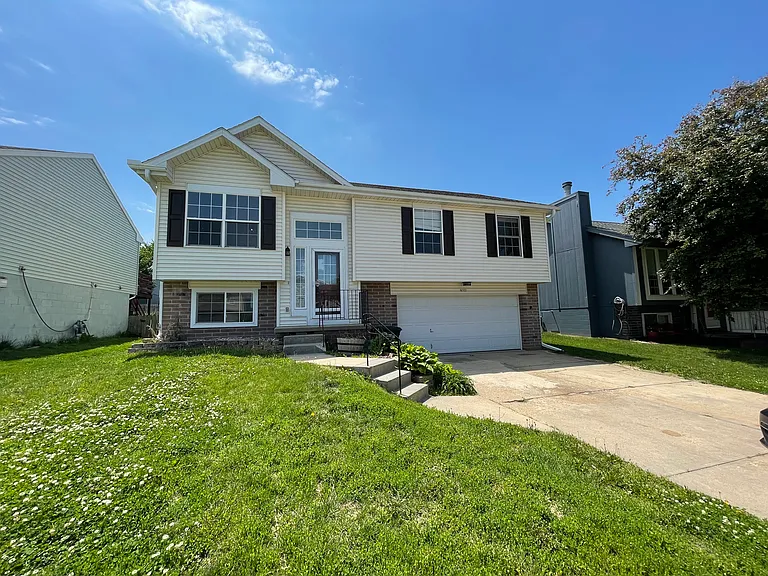 8013 Newport Ave — Photo 1