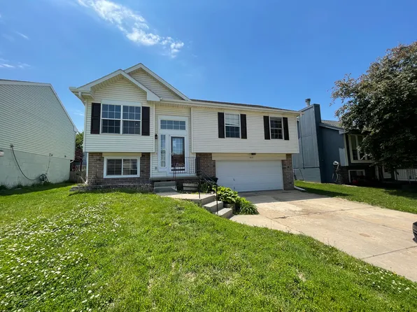 8013 Newport Ave, Omaha, NE 68122