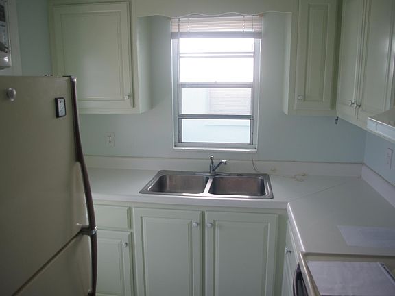3rd image of 351 Taylor Ave Unit 16E1