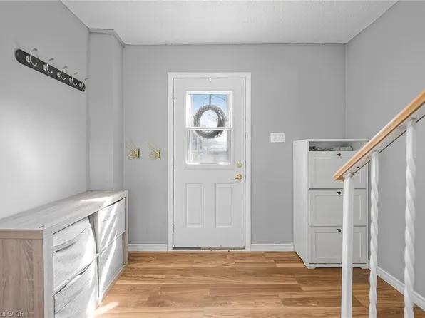 135 Chalmers St S #5, Cambridge, ON N1R 6M2