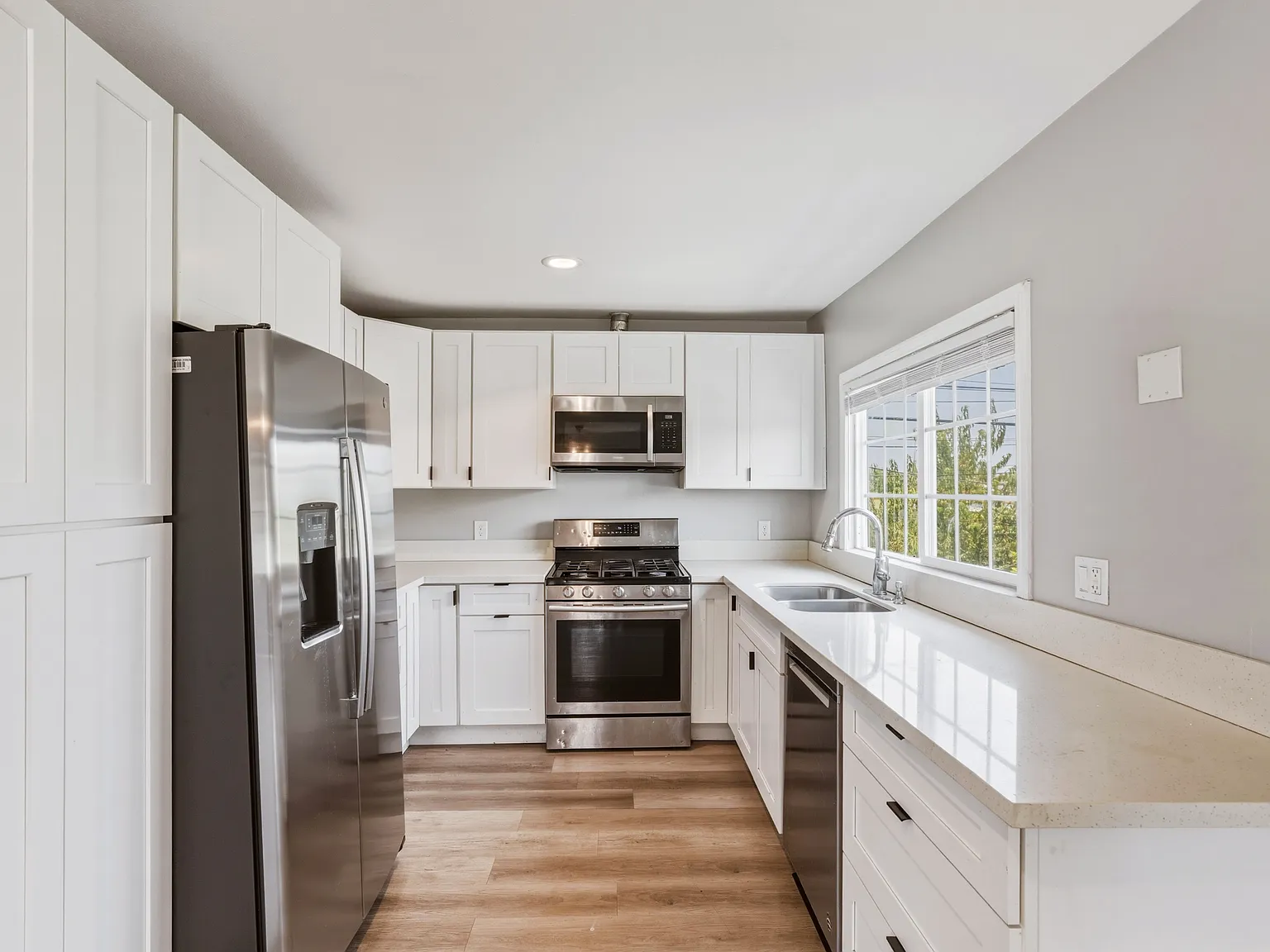 1 bed, 700 sqft, $1,900 — Photo 2