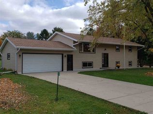 5368 Stark Rd, Sun Prairie, WI 53590