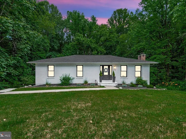 22 Williams Dr, Fredericksburg, VA 22405