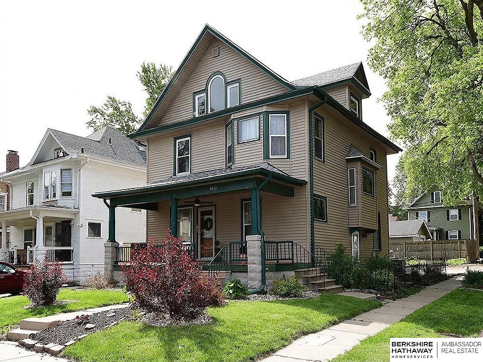 1st image of 2605 Everett St