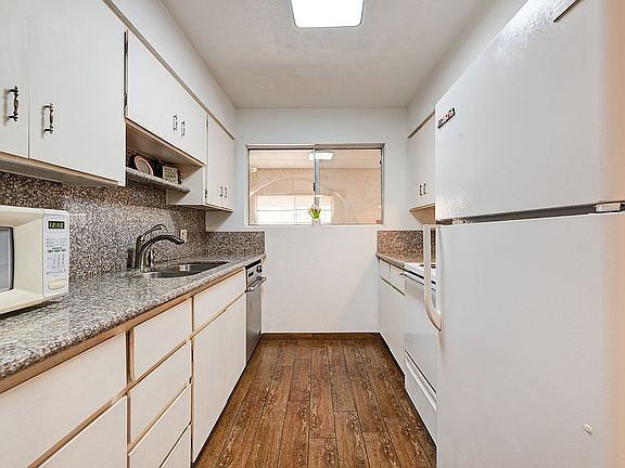 4th image of 1650 E 87th Ter #21