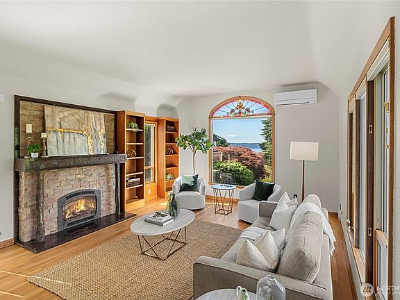 3rd image of 6208 Browns Point Boulevard NE
