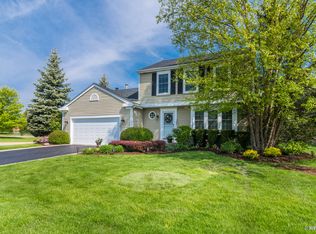 915 Brittany Rd, Lake Zurich, IL 60047