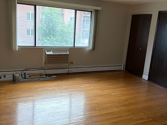 4th image of 1370 E Washington St #3NE
