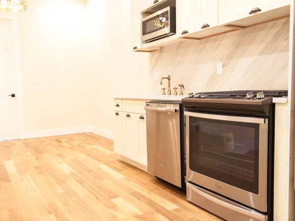 1426 De Kalb Avenue image 6 of 40