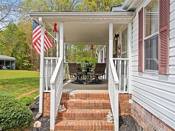 3rd image of 284 Quail Hill Dr
